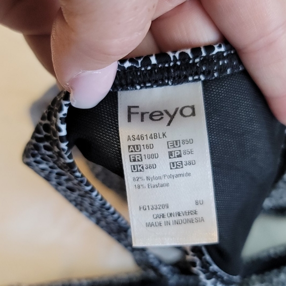 Bikini - Picture 3 of 4